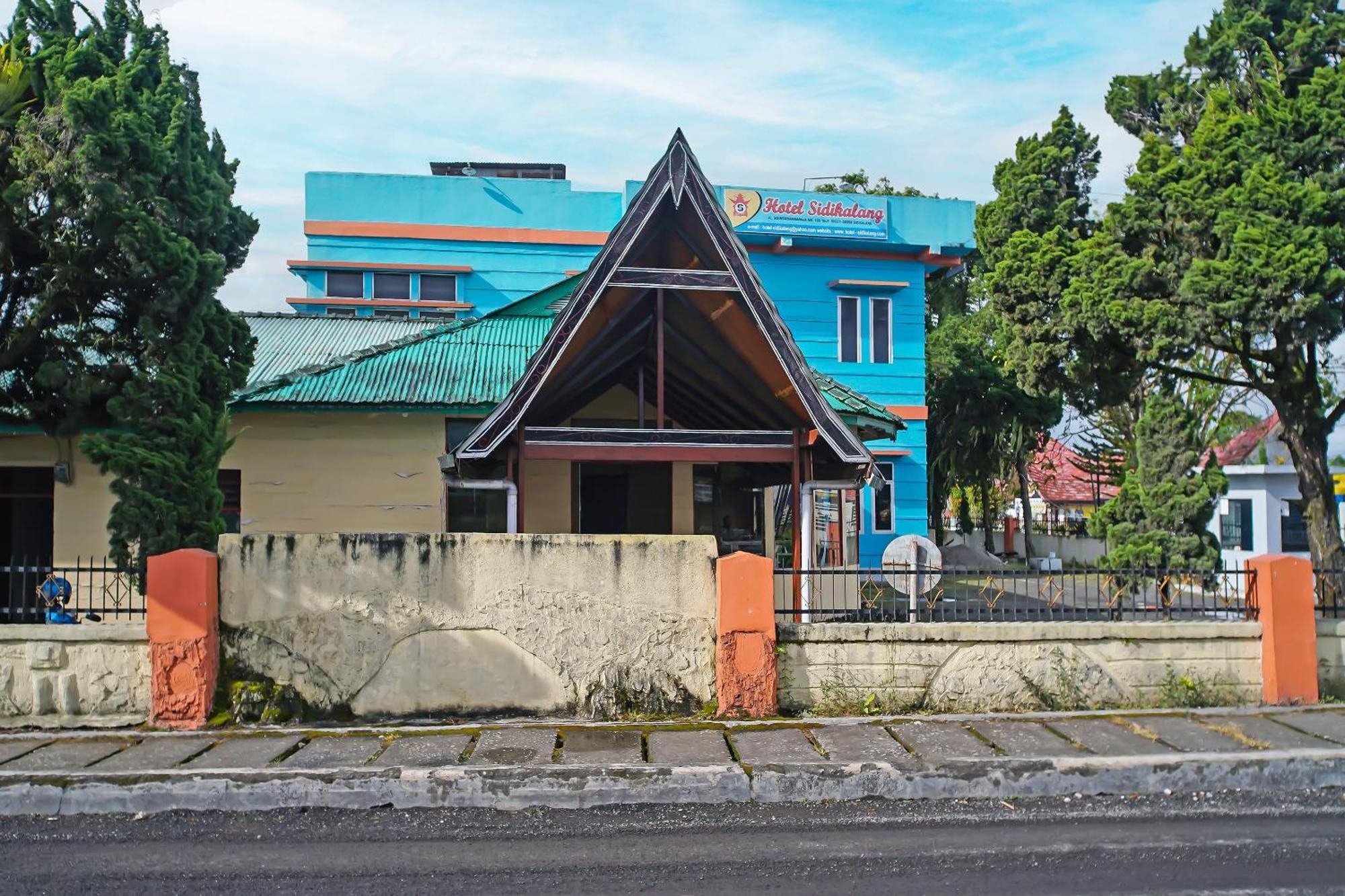 Oyo 92577 Hotel Sidikalang Near Kejaksaan Negeri Dairi Exterior foto