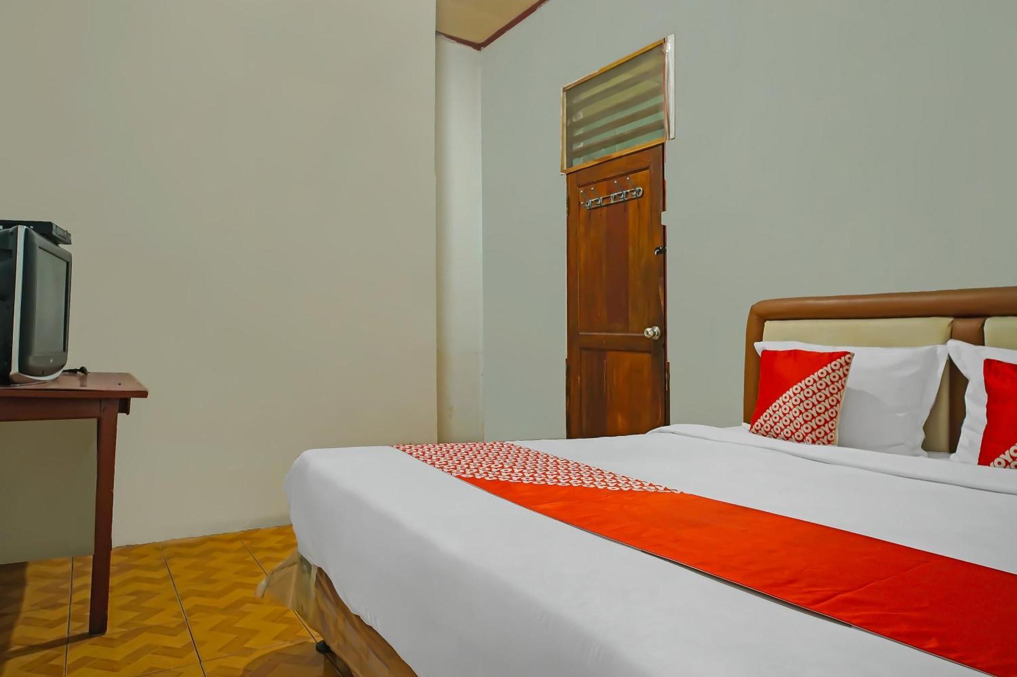 Oyo 92577 Hotel Sidikalang Near Kejaksaan Negeri Dairi Exterior foto