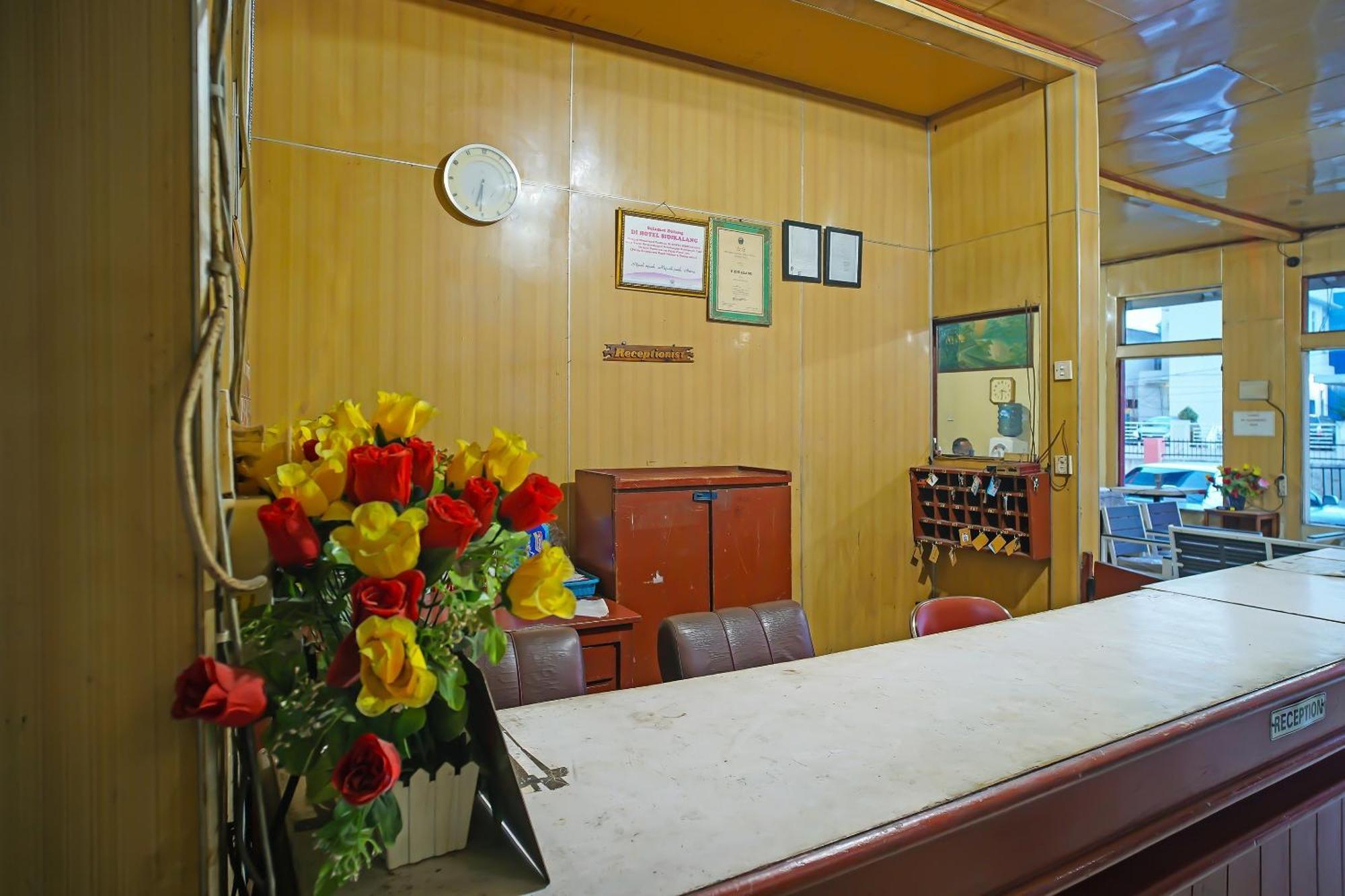 Oyo 92577 Hotel Sidikalang Near Kejaksaan Negeri Dairi Exterior foto